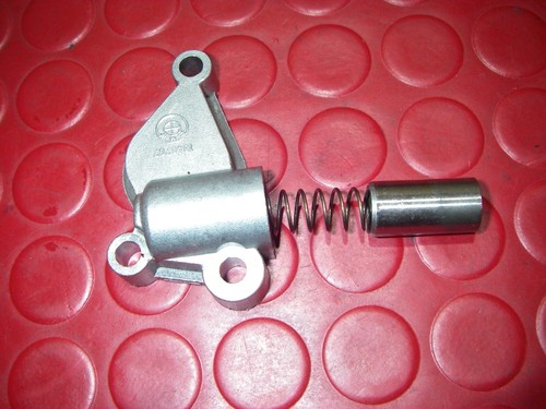 Top chain tensioner oil - tensioner, pump